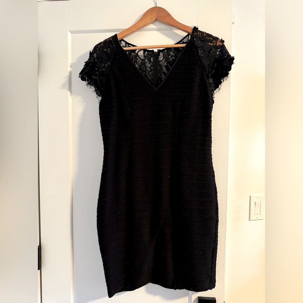 Maeve Black Bodycon dress - V-neck, floral appliqué and lace details - 10 petite